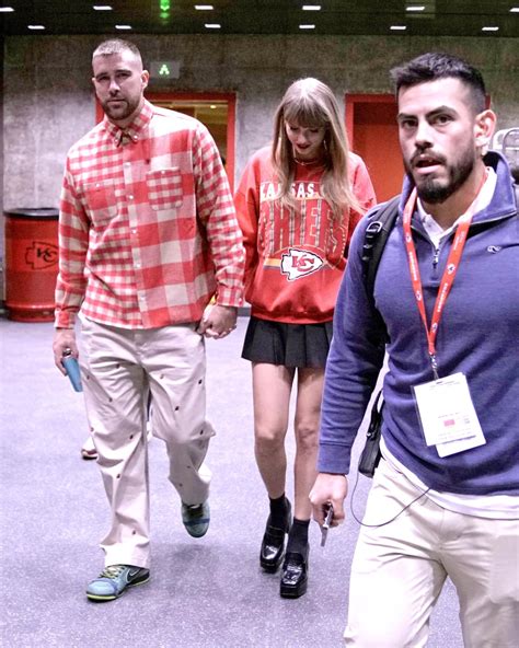 Taylor Swift turns out to see Travis Kelce, Kansas City Chiefs play