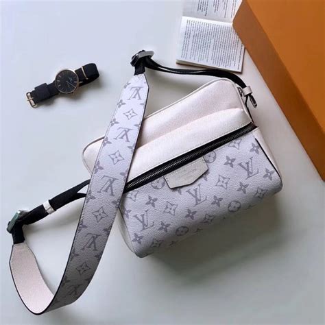 Taylor White Messenger Weifang