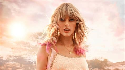 Taylor swift 5. Aug. 22, 2009. Taylor Swift's single "You Belong With Me" becomes her fourth No. 1 on the Hot Country Songs chart and her highest-charting hit, at the time, on the Billboard Hot 100, reaching No ... 