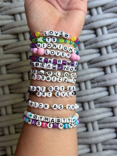 Taylor swift concert bracelets. A concert-goer who appeared to be in her 20s gave me a black and green bracelet with beads that spelled out “ivy,” which is the title of a song from Swift’s 2020 album, Evermore. The entire ... 