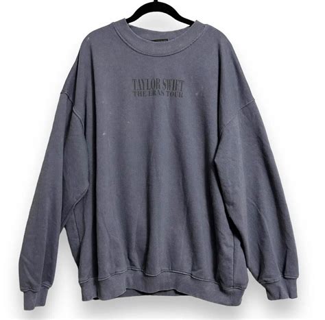 Taylor swift eras tour merch blue crewneck. May 11, 2023 · Published May 11, 2023, 7:07 p.m. ET. If you’re in line to buy the viral blue crewneck from Taylor Swift’s “Eras” tour, stay in line. Hundreds of Swifties snaked around Lincoln Financial Field’s Lot K on Thursday afternoon — one day before Swift begins her three-night mini-residency there — waiting for up to four hours for a shot ... 