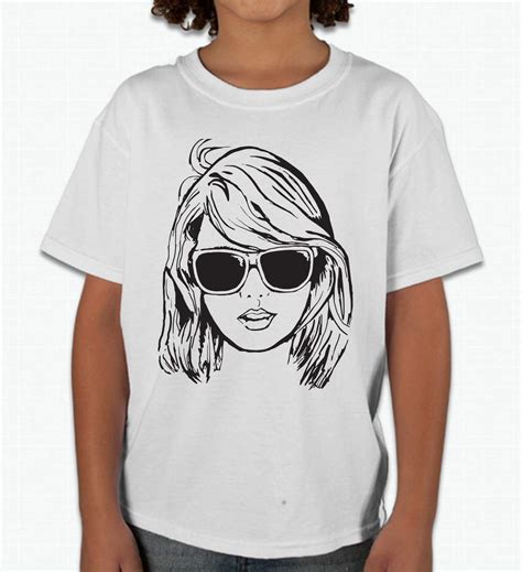 Taylor swift face shirt. Taylor Swift was visibly shocked by Jason Kelce’s shirtless celebration as her boyfriend, Travis Kelce, and the Kansas City Chiefs faced off against the Buffalo Bills Sunday. The pop star ... 