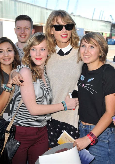 Taylor swift hamburg. Full sized photo of photofull: Photo #3190124. Just Jared: The latest in entertainment news, photos, and gossip in entertainment, celebrities, tv, movies, music, pop culture and more! 