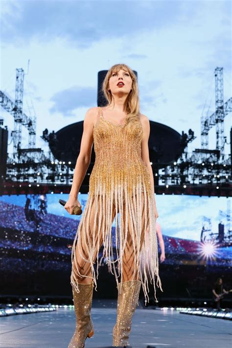 Oct 6, 2023 · October 06, 2023 10:00 AM Taylor Swift performs the song “Cruel Summer” during her Eras Tour stop at GEHA Field at Arrowhead Stadium in July. University of Kansas professor Brian Donovan... . 
