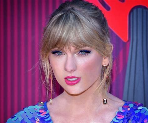 1 day ago · Taylor has the rest of this week off and then plays six shows in Singapore starting on March 2, so guess we'll see whether Travis shows! A Quick Refresher on Taylor Swift’s Complete Dating ... . 