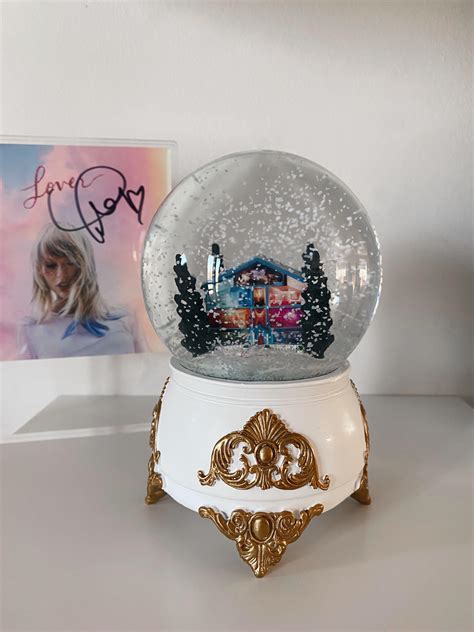 This Taylor Swift Lover House Snow Globe is a must-have for any fan of the pop superstar. Featuring a stunning design of Taylor's house with a beautiful snow effect, this item is perfect... Taylor Swift Lover Snowglobe - Snow Globes - Spooner, Wisconsin | Facebook Marketplace. 
