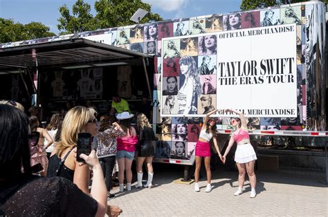 Taylor swift merch truck nashville. Jul 12, 2023 · DENVER — The merch truck for Taylor's Swift's "Eras Tour" will arrive in Denver Thursday morning. Swift brings her wildly popular tour to Empower Field at Mile High in Denver on Friday, July 14 ... 