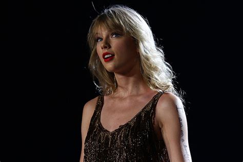 Social media can’t stop buzzing about Taylor Swift pulling off an impressive stage stunt. The “Anti-Hero” crooner, who launched her highly anticipated Eras Tour over the weekend in Glendale, Arizona, stunned fans when she strutted downstage and seemingly jumped headfirst into a stage gap. In one viral clip, Swift had just finished …