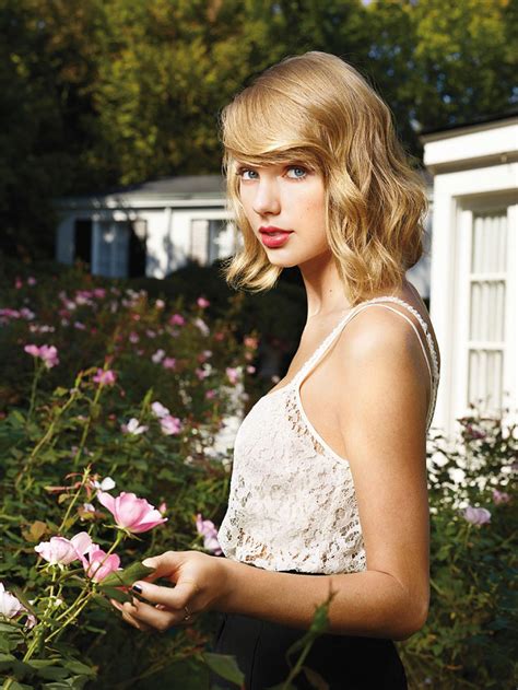 Taylor swift photo shoot. After some digging, it seems Taylor Swift primarily uses the Canon EOS 5D Mark IV for her photography. This camera is a popular choice among professional photographers, and it’s easy to see why Taylor prefers it. The EOS 5D Mark IV is a full-frame DSLR with incredible image quality, performance, and versatility. 