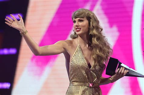 Taylor swift portland 2023. Mar 21, 2023, 2:30 PM PDT. Taylor Swift wears multiple custom looks during The Eras Tour. Kevin Mazur/John Shearer/Contributor/Getty Images. Taylor Swift's Eras Tour started in Glendale, Arizona ... 