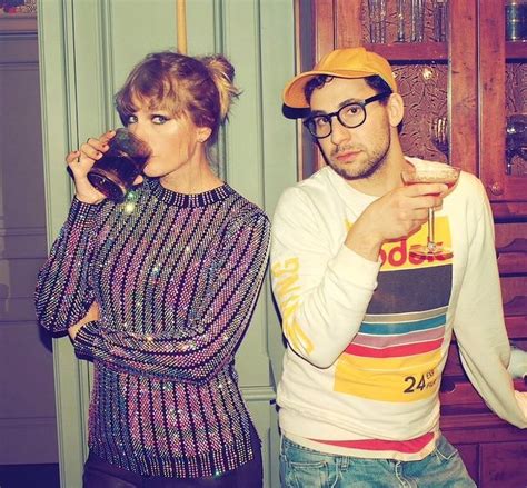 Taylor swift producer. Aug 18, 2023 · By co-writing and producing some of Swift's most enduring tracks, Antonoff's work as a producer has taken off in a big way, and led to collaborations with Lorde, St. Vincent, Florence + the ... 