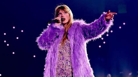 In a resounding testament to her global appeal and popularity, American singer-songwriter Taylor Swift has set a new attendance record at the Allianz Parque stadium in São Paulo. The historic milestone was achieved during the first concert of her highly anticipated “The Eras Tour.” The show, confirmed by …. 
