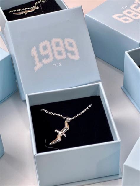 Taylor swift seagull necklace. Shop Women's Taylor Swift Silver Size OS Necklaces at a discounted price at Poshmark. Description: Taylor Swift 1989 Seagull Necklace. BRAND new condition. will ship immediately with official T.S Confetti:). Sold by heyhal_94. Fast delivery, full service customer support. 