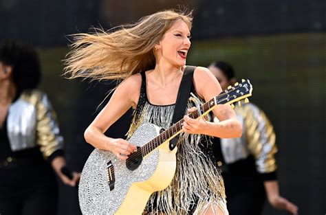 Dec 13, 2023 · On Feb. 7, 2024, Swift revealed that the Eras Tour will be available to stream exclusively on Disney+ starting on March 15. The streamer also has exclusive rights to her musical concert film ... . 