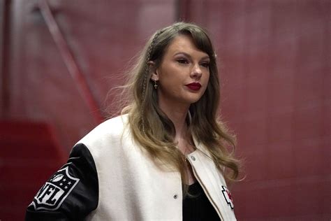 Taylor swift tracking. Three hours after Taylor Swift released her highly anticipated, yet largely underwhelming 10th album "Midnights," she surprised fans with another feast of new music. "I think of Midnights as a ... 