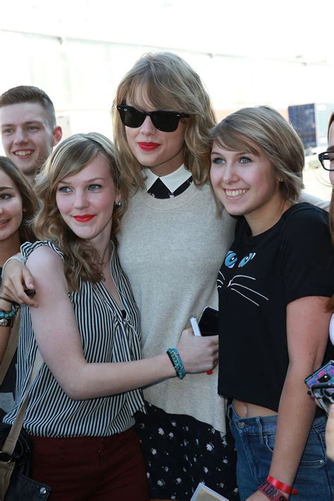 Taylor swift with fans. Things To Know About Taylor swift with fans. 