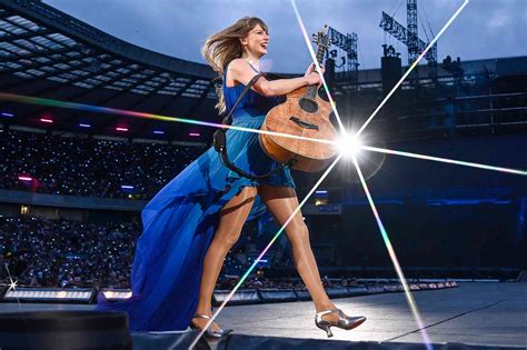 Taylor swifts performance. Aug 5, 2023 · As Taylor Swift rolled into Los Angeles this week, the frenzy surrounding her record-breaking Eras Tour was already in high gear. Headlines gushed that she had given $100,000 bonuses to her crew ... 