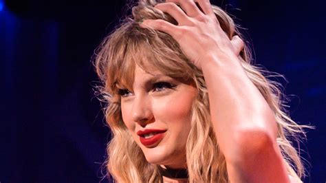 This was the era of Swift's legendary big, blond curls. Taylor Swift performs on stage in concert on the Sydney stop of her Fearless Tour. Don Arnold / WireImage / Getty Images 'Taylor Swift ...