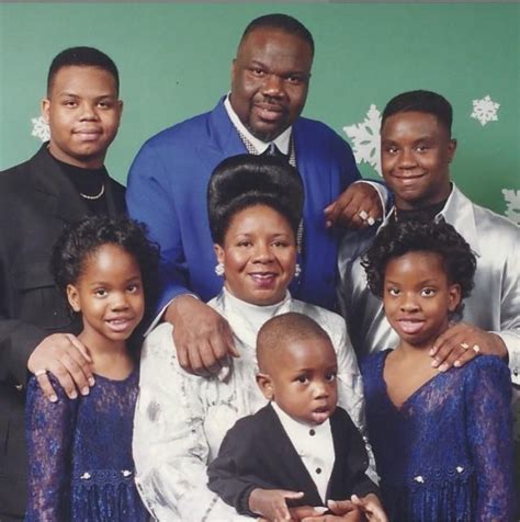 T.D. Jakes Shares 5 Children with His Wife of over 4 Decades – inside His Family. By Gaone Pule. Dec 15, 2023 07:22 A.M. …. 