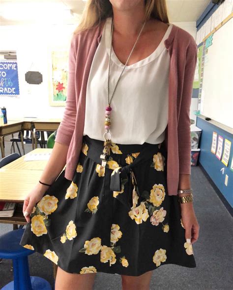 Teacher clothing. 08-Aug-2018 ... Day One – Wear it Later. Add a denim jacket to take off the chill and up the cool. This jacket is an awesome length and hits at the right spot ... 