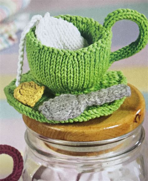 Teacup and Saucer - Free Knitting Pattern - CraftFreely.com