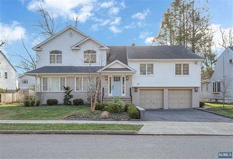 Teaneck nj zillow. 147 Bedford Ave, Teaneck, NJ 07666 is currently not for sale. The -- sqft single family home is a 4 beds, 3 baths property. This home was built in null and last sold on 2024-05-06 for $650,000. View more property details, sales history, and Zestimate data on Zillow. 