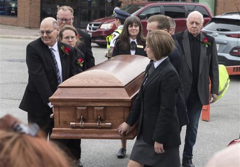 Tears, joy and tributes as fans pay respects to Gordon Lightfoot in his hometown