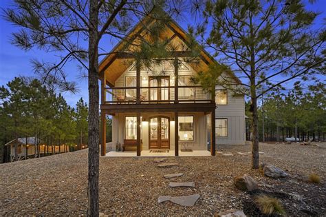 Teddy Ridge- New Ultra-Luxe Cozy Farmhouse Cabin Nestled in the Woods- Sleeps 14 - Broken Bow