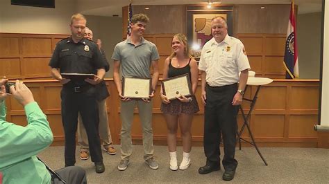 Teen lifeguards receive award after saving firefighter from drowning