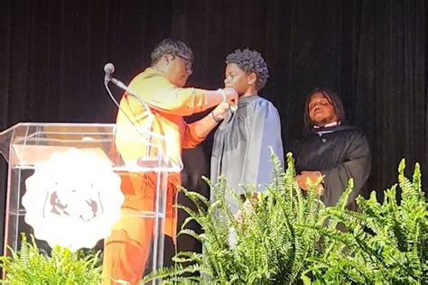 Teen walks two hours for 8th grade graduation in St. Louis