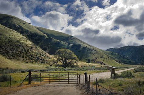 Tejon ranch. It is described as a diversified real estate development and agribusiness company, whose principal asset is its 270,000-acre land holding located approximately 60 miles north of Los Angeles and 30 miles south of Bakersfield. Sign at the Tejon Ranch headquarters near Lebec, California. The ranch is the largest privately owned ranch in … 