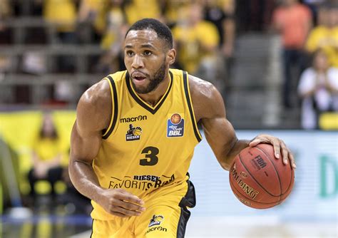 MHP RIESEN Ludwigsburg's Tekele Cotton does not have nerves. He throws the three-pointer right at the end of the game with the buzzer to win the game with .M.... 