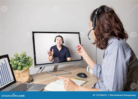 Tele meeting. But what does it mean if they’re being used as synonyms for one another? The basic difference between video conferencing and teleconferencing is that video conferencing involves a visual element. And virtual meeting platforms like Neomeet can enhance your audio-visual experiences no matter what the meeting is about. 