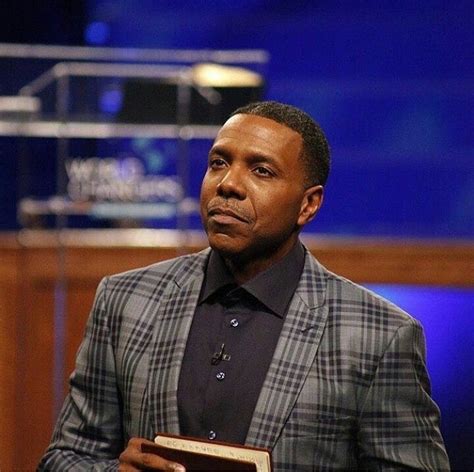 Televangelist Creflo Dollar retracts his teaching on tithing