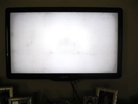 Televizyon siyah beyaz gösteriyor