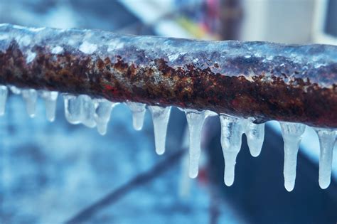 Temperature pipes freeze. When we are anxious, our bodies try to regulate our temperature which can result in chills. This symptom of anxiety may cause sweating or shivering. When we’re anxious, our bodies ... 