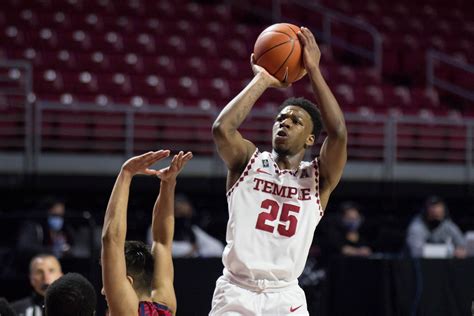 The Temple Owls men’s basketball held on to defeat the No. 1 Houston Cougars 56-55 on Sunday, Jan. 22, 2023, at the Fertitta Center in Houston. It was the Owls first win over a top-ranked opponent in nearly 23 years when they defeated No. 1 Cincinnati 77-69 on Feb. 20, 2000. Temple University shocked the college basketball world over the weekend.. 