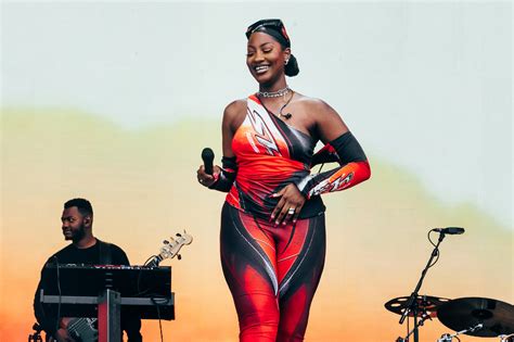 Tems concert 2022. Jul 3, 2023 · The final acts in the Dome this year were 28-year-old Megan Thee Stallion, 32-year-old Wizkid, 28-year-old Tems, and Lil Wayne, the old man of the bunch at 40. Sunday night's attendance was easily ... 