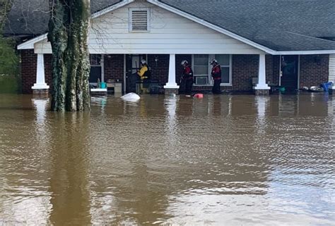 Tennessee Floods Getting and Giving Help