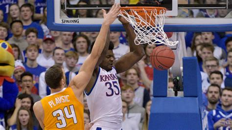 Nov 26, 2022 · Tennessee leads 10-2 against Kansas with 14:59 left in 1st half It took about four and a half minutes for Kansas to score. That came on a lay-up by Kevin McCullar Jr. . 
