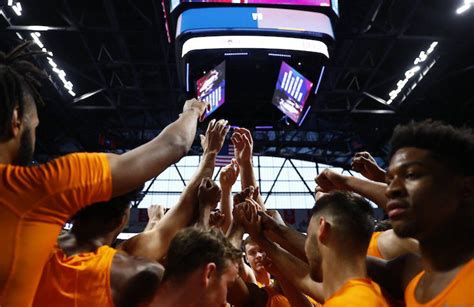 Tennessee meets Florida Atlantic in Sweet 16 matchup