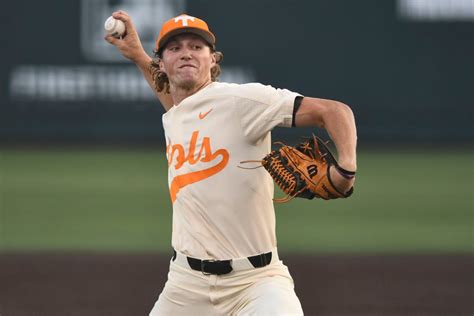 Tennessee baseball survives a quarterfinal matchup with Mississippi State to advance to the semifinals. The Vols beat the Bulldogs 6-5 thanks to some late-game fireworks and will face Vanderbilt ...