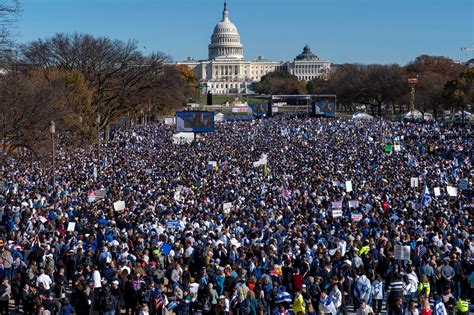 Tens of thousands of supporters of Israel rally in Washington, crying ‘never again’