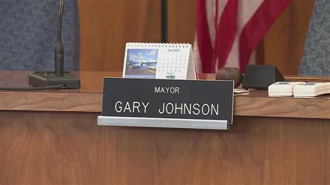 Tensions persist, but Jennings City Council holds off on no-confidence vote of mayor
