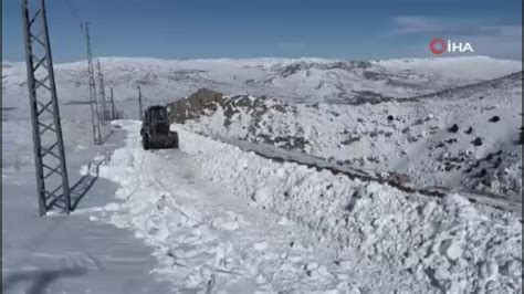 Tercan’da kardan kapalı köy yolları açılıyor