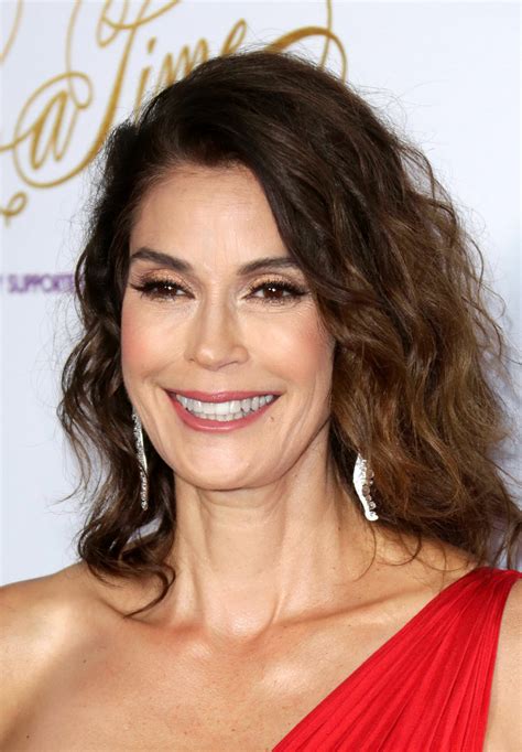 Teri. Teri Hatcher (born December 8, 1964) is an American actress and singer best known for her portrayals of Lois Lane on the television series Lois & Clark: The New Adventures of Superman (1993–1997); Paris Carver in the James Bond film Tomorrow Never Dies (1997); and Susan Mayer on the television series Desperate Housewives (2004–2012), for which s... 