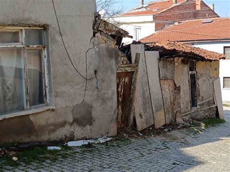 Terk edilen, yıkılan veya yıkılmaya yüz tutan tarihi evler endişe kaynağı