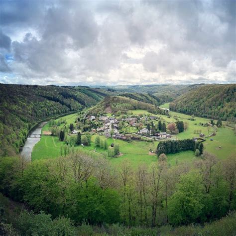 Terrassen en meanders van de luxemburgse sauer boven goebelsmühle. - Primado de la persona en la moral contemporánea.