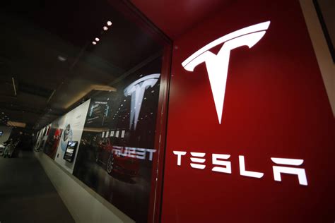 Tesla’s price cuts drag share prices sharply lower