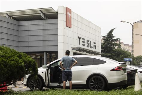 Tesla (TSLA) Recalls 579,000 Cars Over ‘Boombox ... - Bloomberg.com